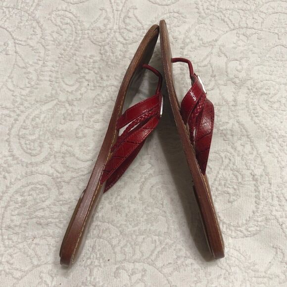 Brighton Sandals Flip Flops Size 7.5M Red Patent Leather with Rhinestone Design - Picture 6 of 7